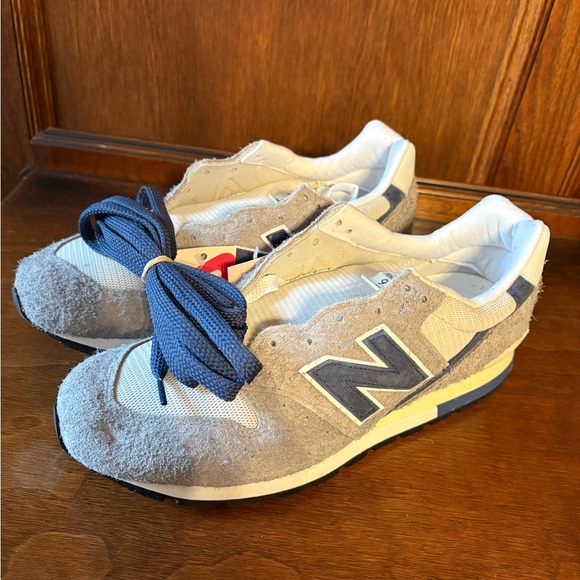 New Balance Men’s Sneakers, gray & white, brand new in box - Picture 3 of 7